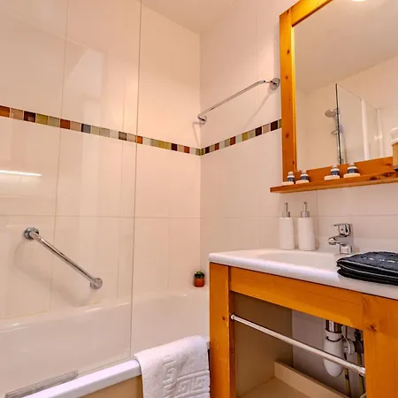 Apartmanhotel 1650, In Out, Exceptional With Panoramic Views Courchevel