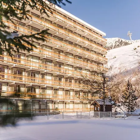 1650, In Out, Exceptional With Panoramic Views 3* Courchevel