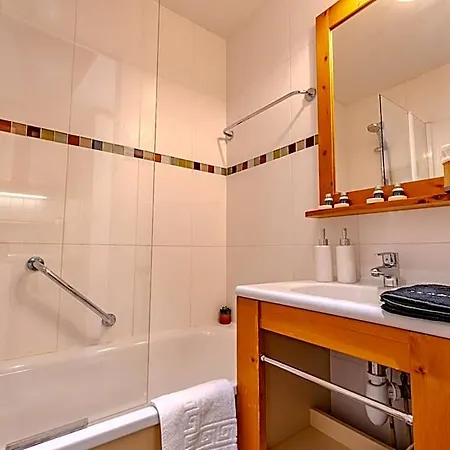 1650, In Out, Exceptional With Panoramic Views Apartmanhotel