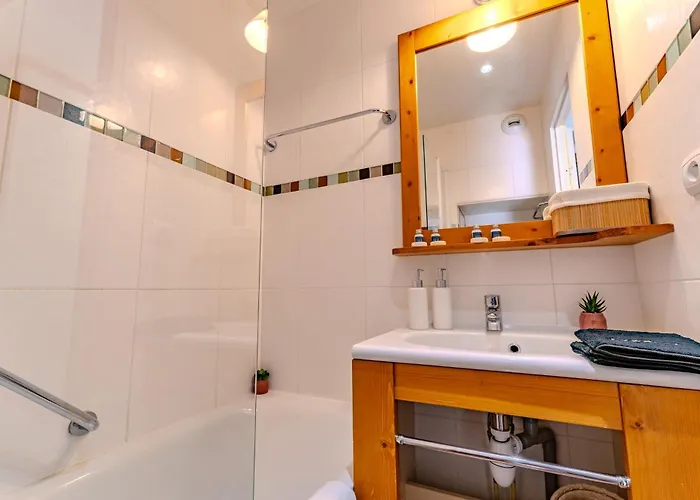 1650, In Out, Exceptional With Panoramic Views 3*